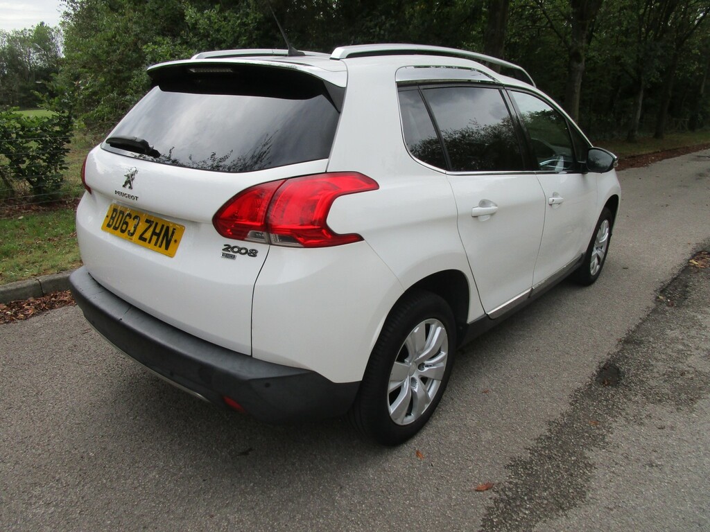 Peugeot 2008 1.6 E-hdi Allure White #4