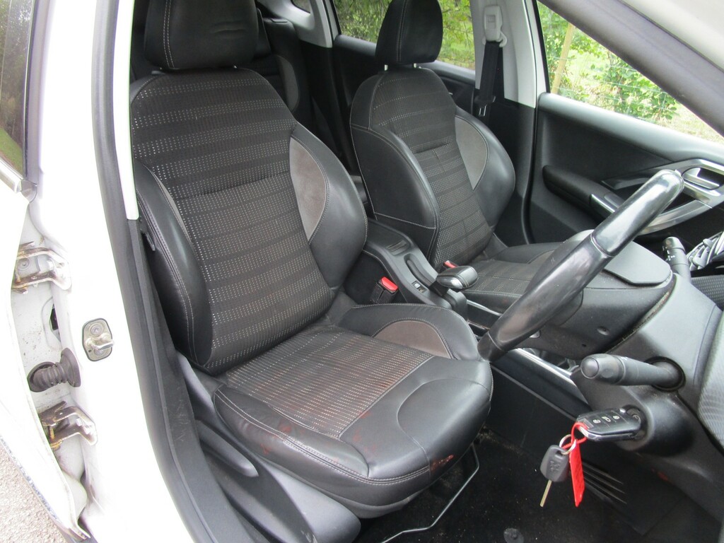 Peugeot 2008 E-hdi Active Blue #12