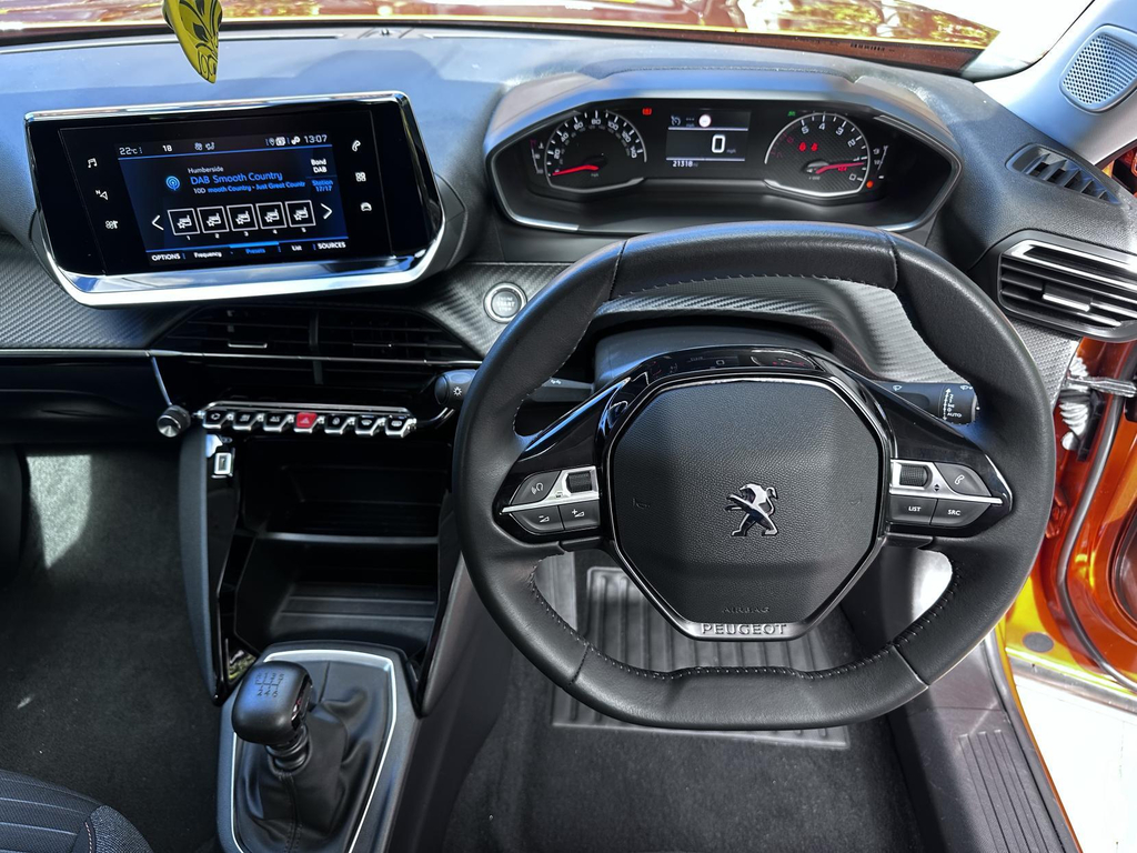 Peugeot 2008 Gt Premium White #11