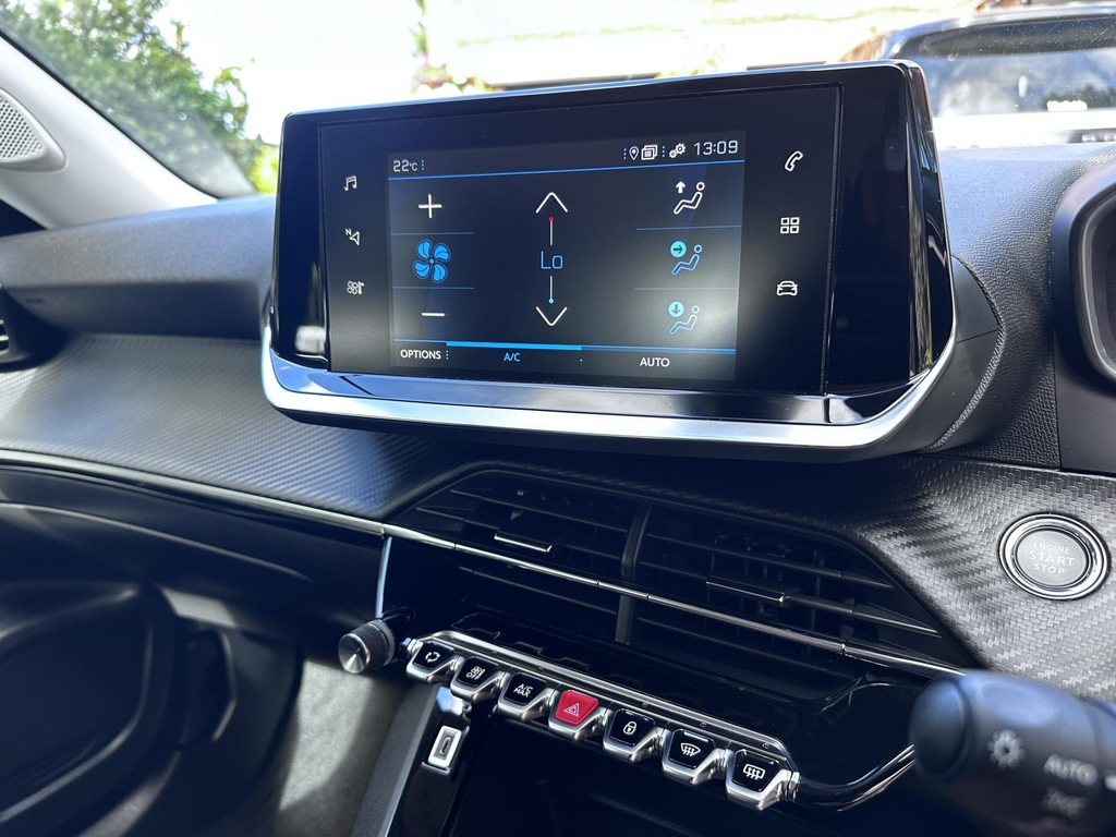 Peugeot 2008 Gt Premium White #22