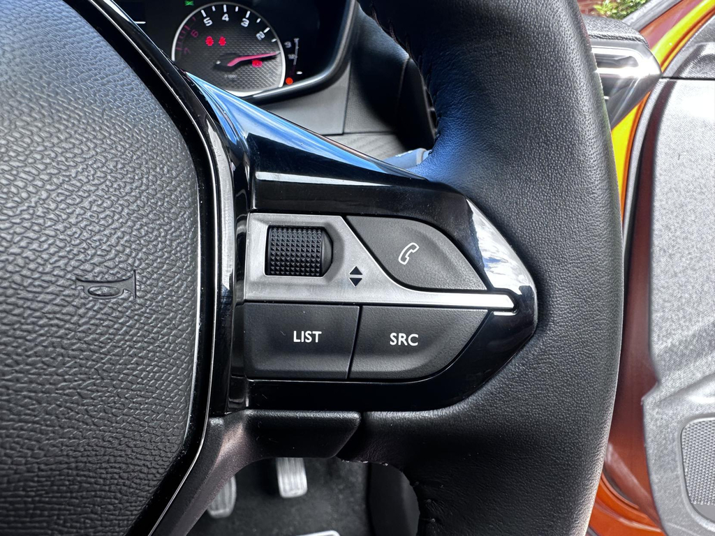 Peugeot 2008 Gt Premium White #17