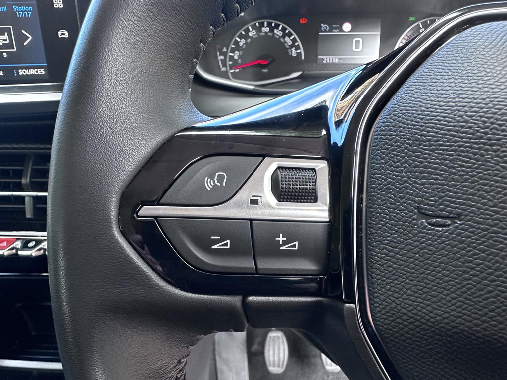 Peugeot 2008 Gt Premium White #18