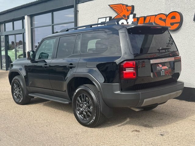 Toyota Land Cruiser Estate Black #6