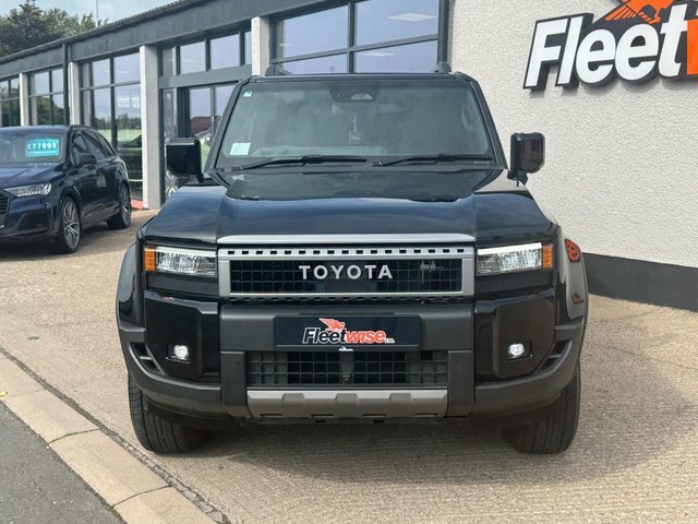 Toyota Land Cruiser Estate Black #2