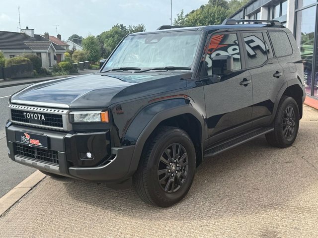 Toyota Land Cruiser Estate Black #3