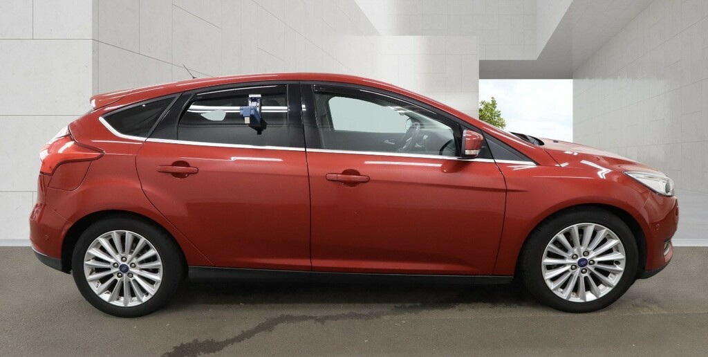 Ford Focus 1.5 T Ecoboost Titanium X Red #4