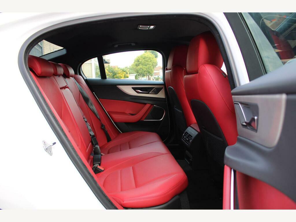 Jaguar XE 2.0 D200 R-dynamic S White #10
