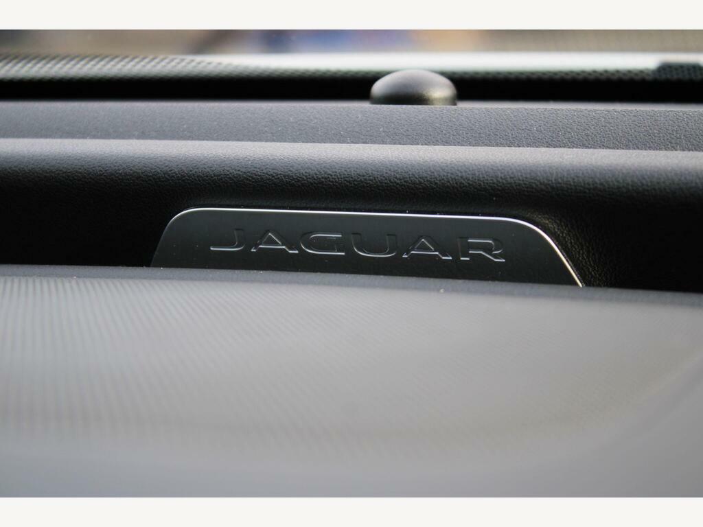 Jaguar XE 2.0 D200 R-dynamic S White #35