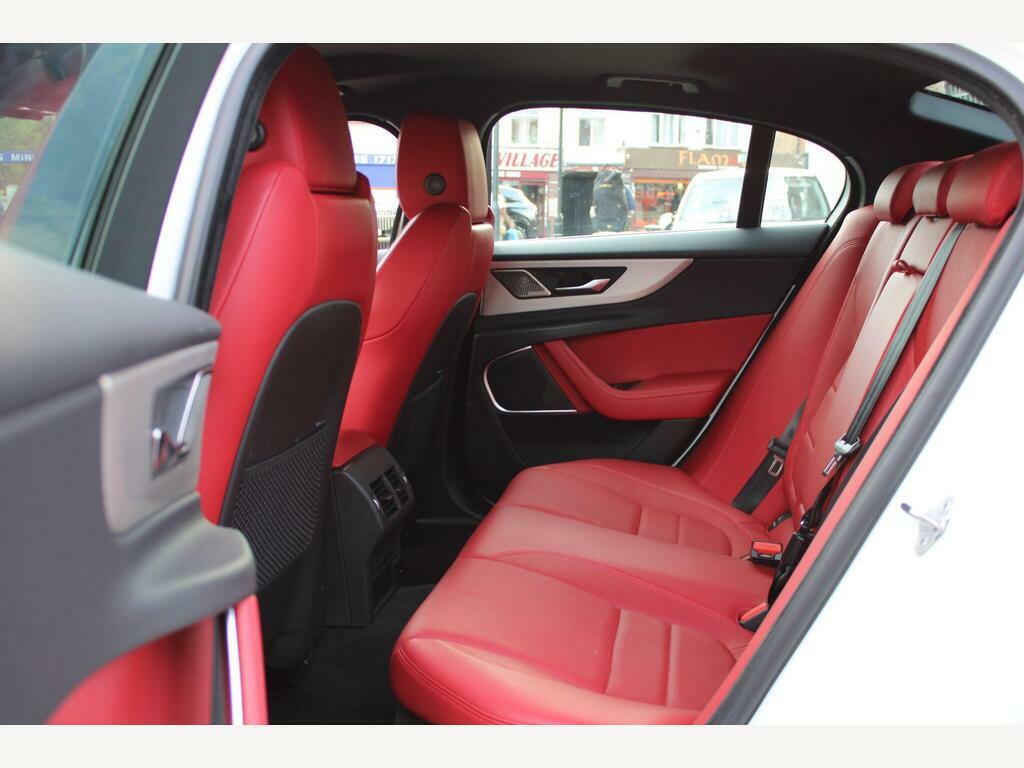 Jaguar XE 2.0 D200 R-dynamic S White #9