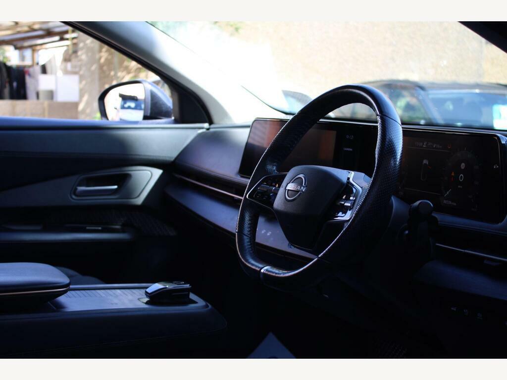 Nissan Ariya 63Kwh Advance Red #4