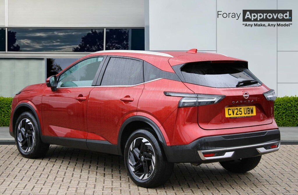 Nissan Qashqai 1.3 Dig-t Mh 158 N-connecta Xtronic Red #4
