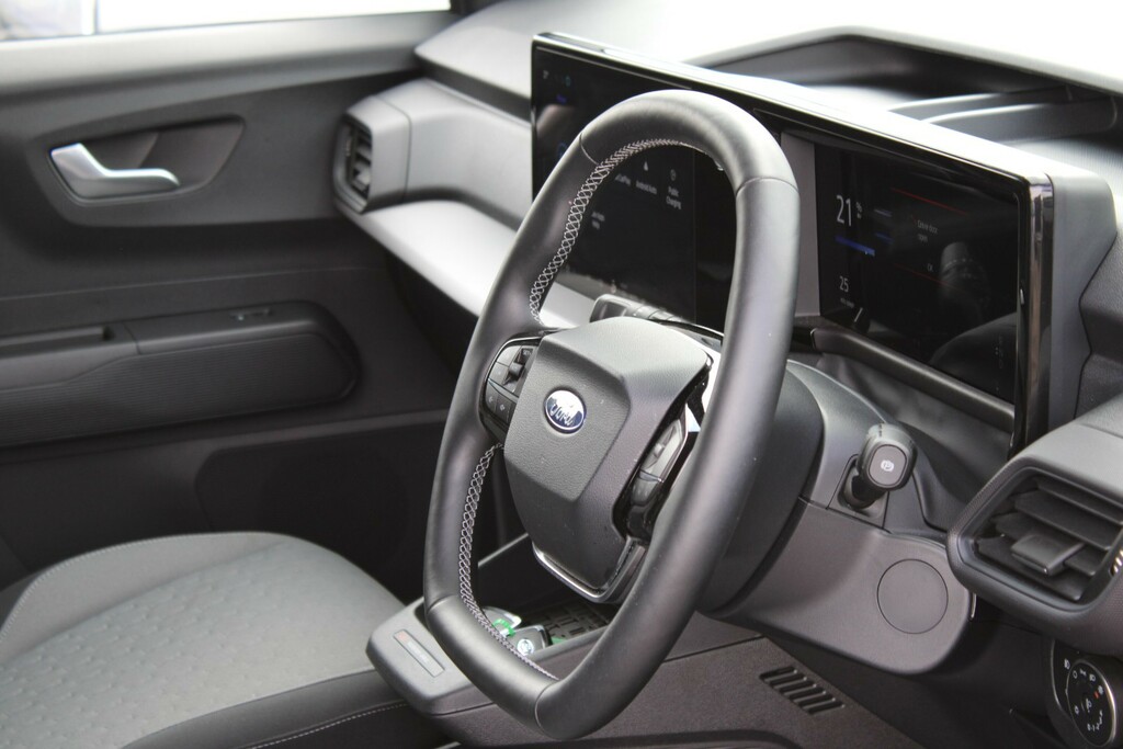 Ford Tourneo Courier 100Kw Titanium 43Kwh Silver #6