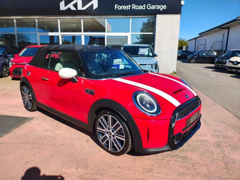 Mini Convertible Cooper S Exclusive Red