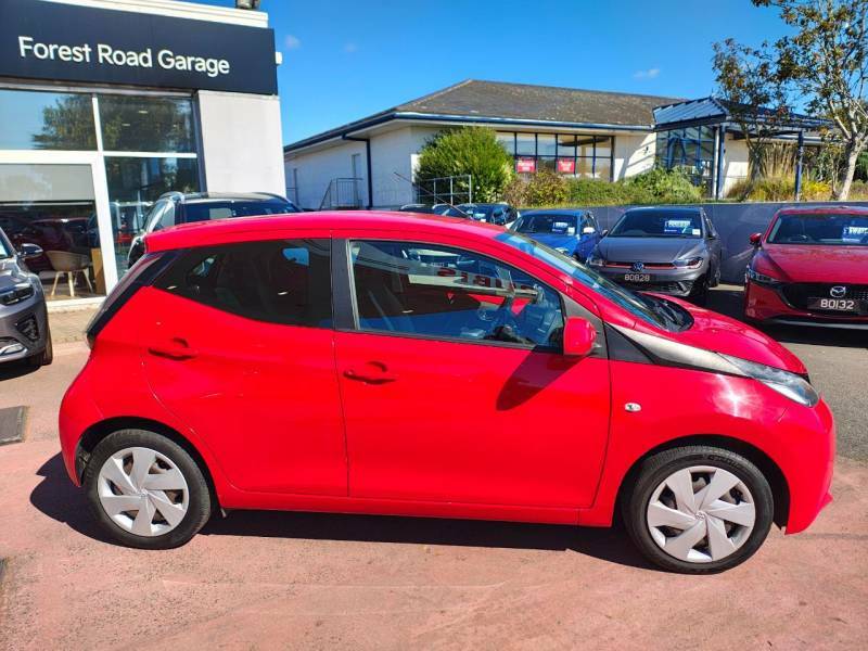 Toyota Aygo 1.0 X-play Red #2