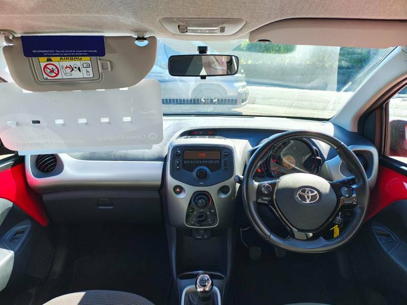 Toyota Aygo 1.0 X-play Red #4