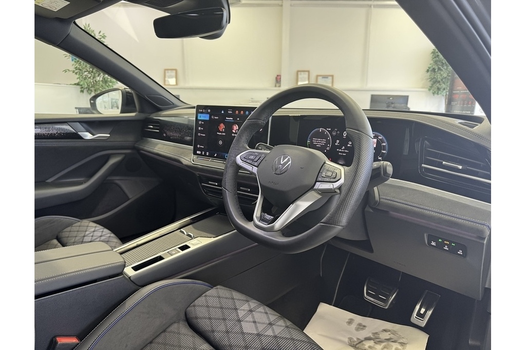 Volkswagen Passat Black Edition Grey #13