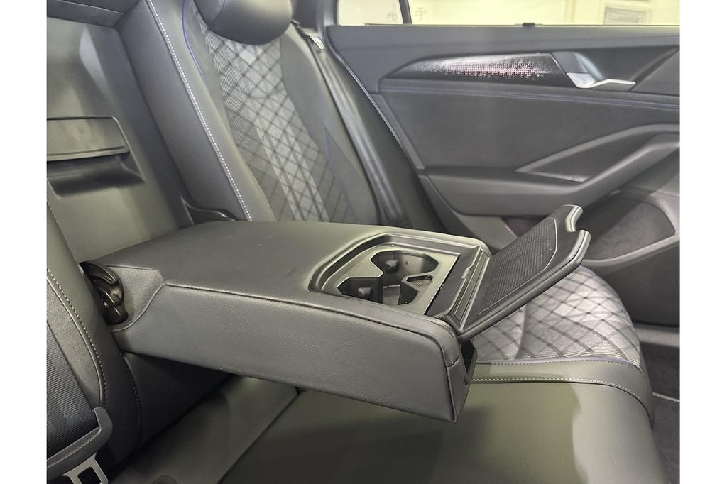 Volkswagen Passat Black Edition Grey #8