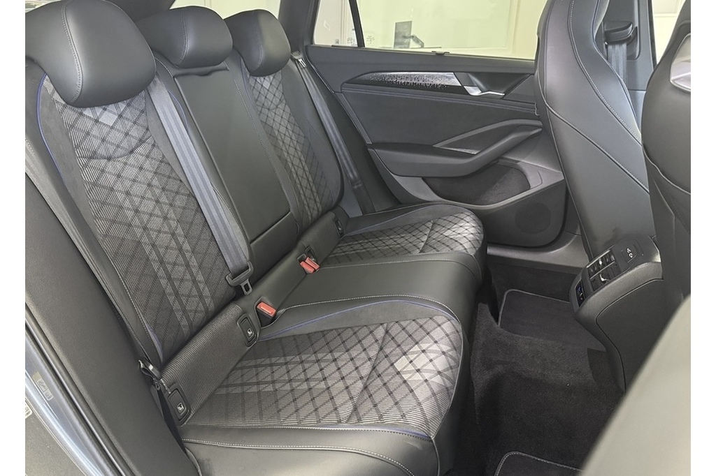 Volkswagen Passat Black Edition Grey #7