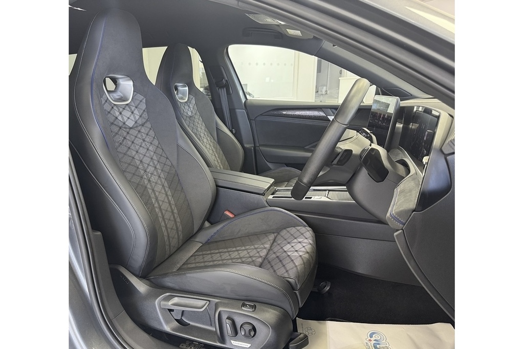 Volkswagen Passat Black Edition Grey #10