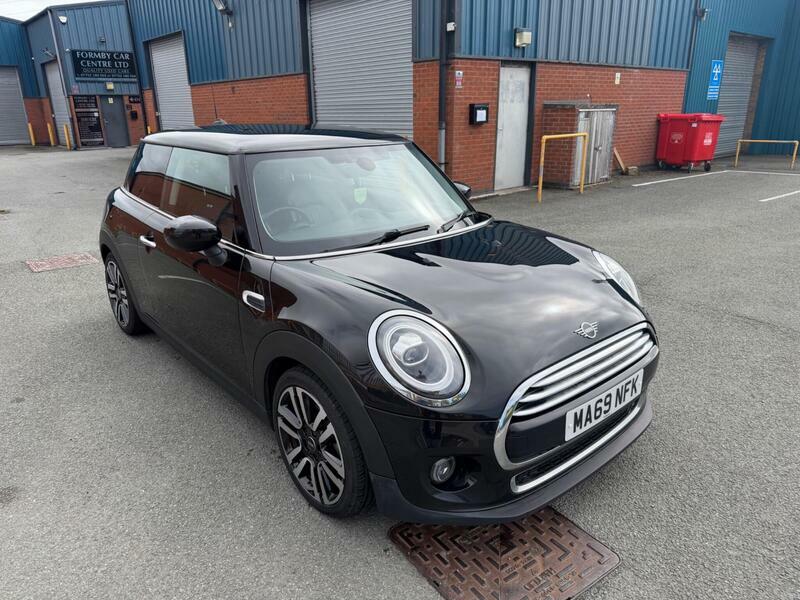 Mini Hatch 1.5-Cooper-exclusive-euro-6-ss-3dr Black