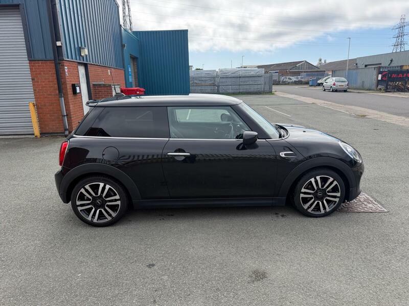 Mini Hatch 1.5-Cooper-exclusive-euro-6-ss-3dr Black #2