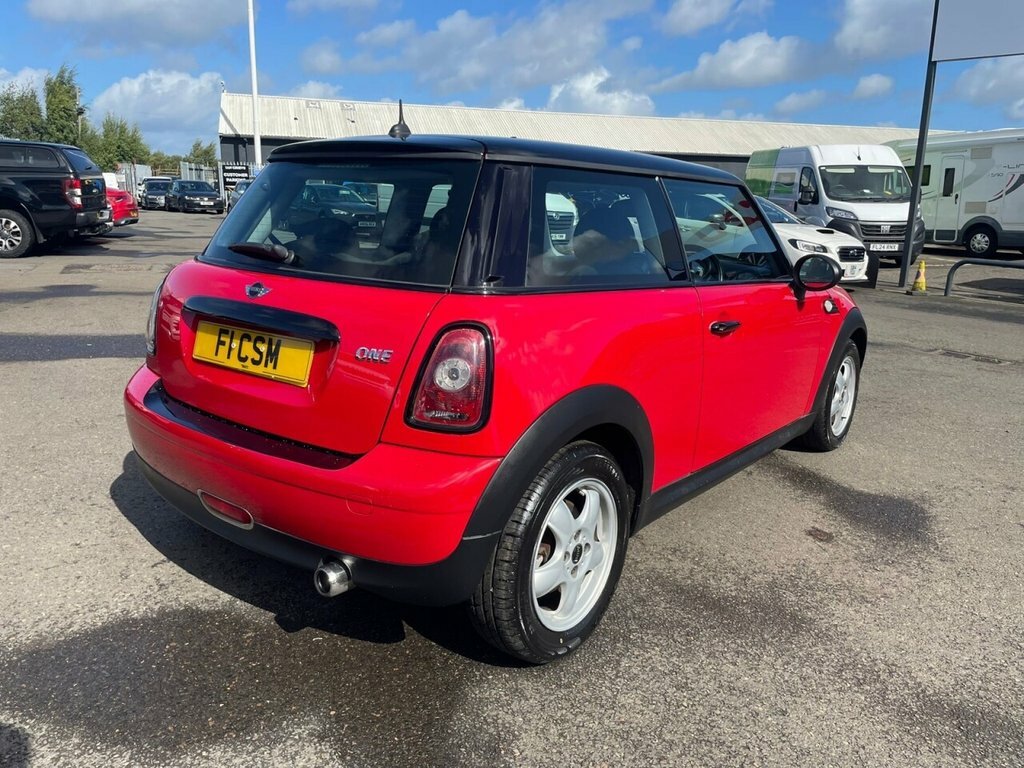 Mini Hatch 1.6L One Red #6