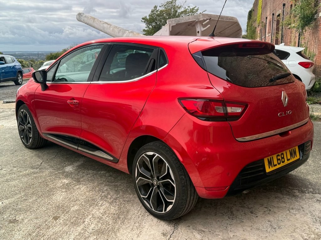Renault Clio 0.9L Iconic Red #4