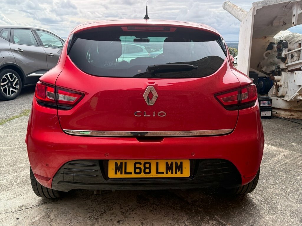 Renault Clio 0.9L Iconic Red #5
