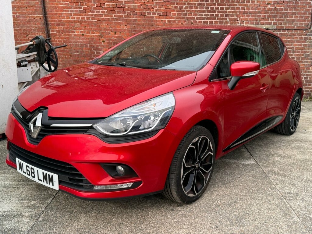 Renault Clio 0.9L Iconic Red