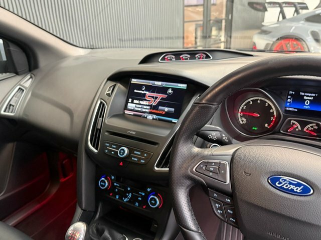 Ford Focus Hatchback 1.5 Tdci Zetec S Euro 6 Ss 2015 Black #24