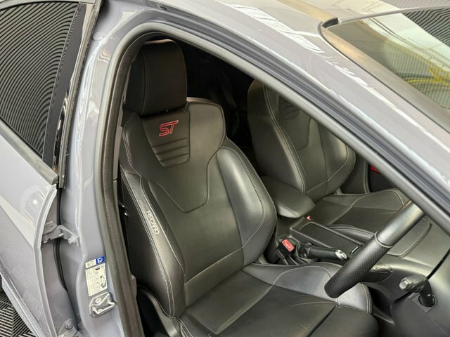 Ford Focus Hatchback 1.5 Tdci Zetec S Euro 6 Ss 2015 Black #15