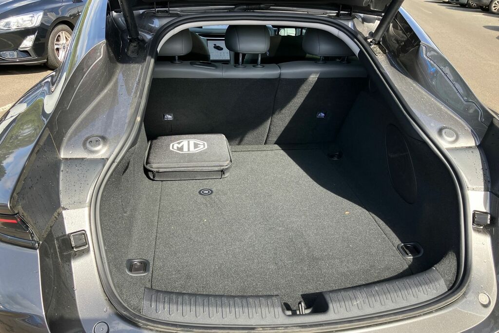 MG IM5 100Kwh Long Range Saloon White #20