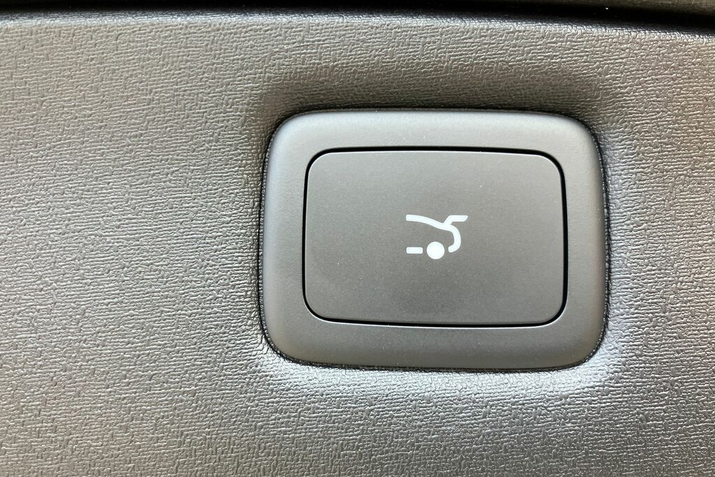 MG IM5 100Kwh Long Range Saloon White #18