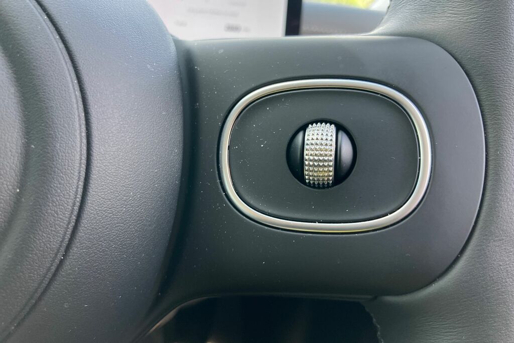 MG IM5 100Kwh Long Range Saloon White #13