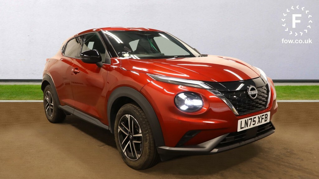 Nissan Juke 1.6 Hybrid N-connecta Red
