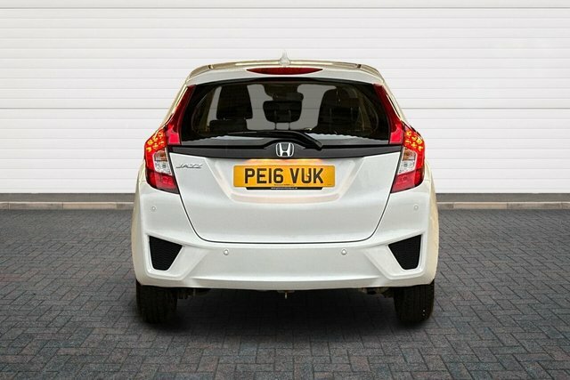 Honda Jazz I-vtec Se Hatchback White #4