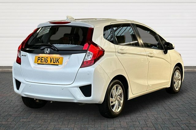 Honda Jazz I-vtec Se Hatchback White #3