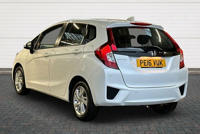 Honda Jazz I-vtec Se Hatchback White #5
