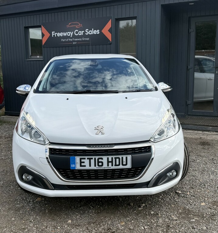 Peugeot 208 Hatchback 1.2 Puretech Allure Hatchback White #5