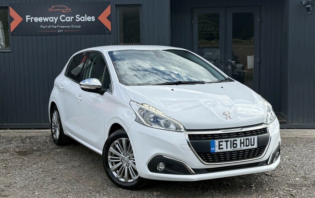 Peugeot 208 Hatchback 1.2 Puretech Allure Hatchback White