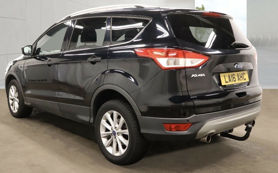 Ford Kuga Suv 2.0 Tdci Titanium Suv Powershift Aw LA16AHC Black #3