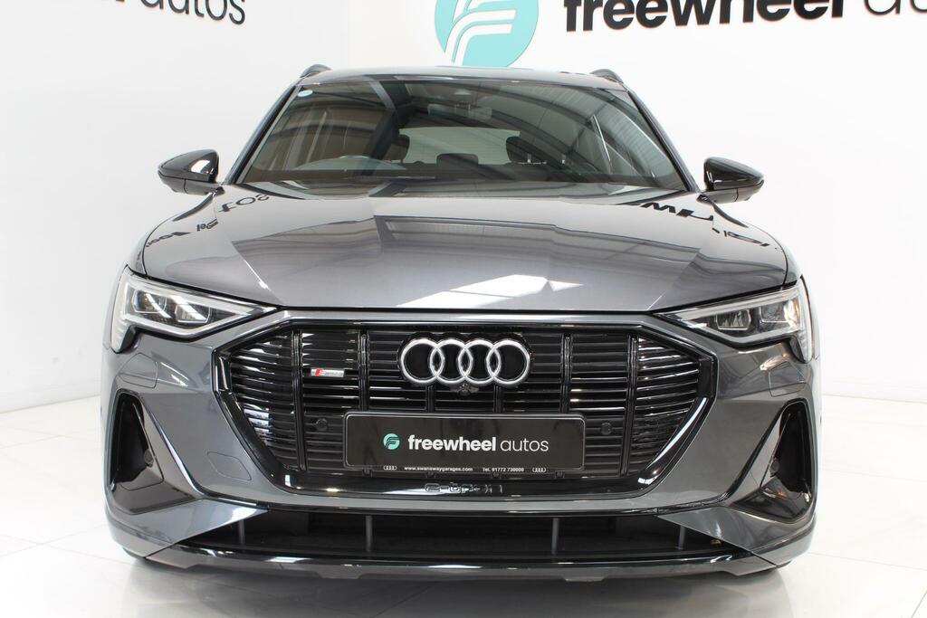 Audi E-tron Black Edition Grey #5