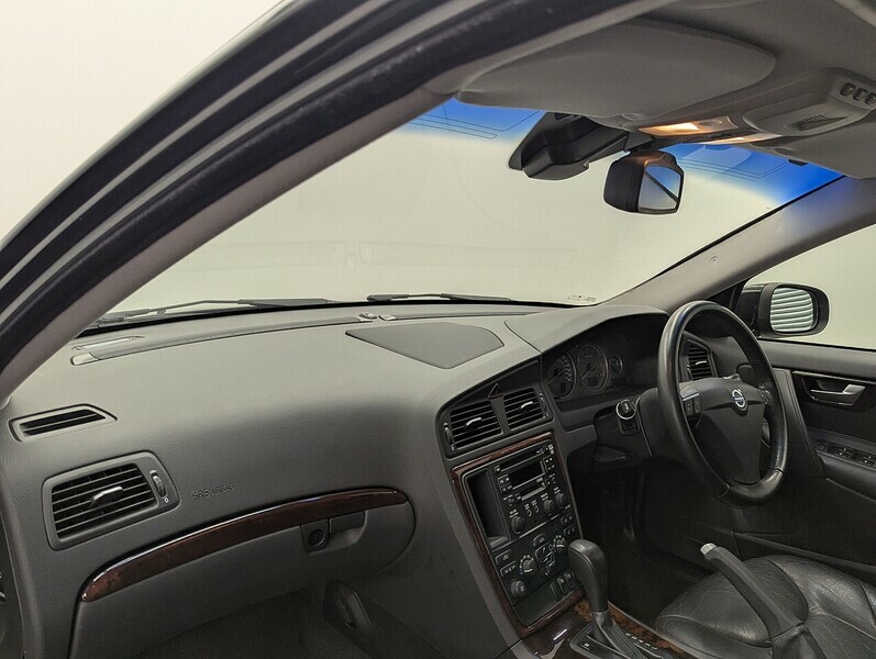 Volvo V70 2.4 Se Black #15