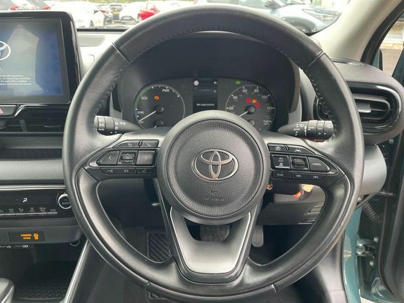 Toyota Yaris Design White #12