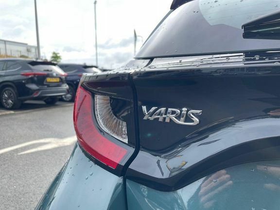 Toyota Yaris Design White #36