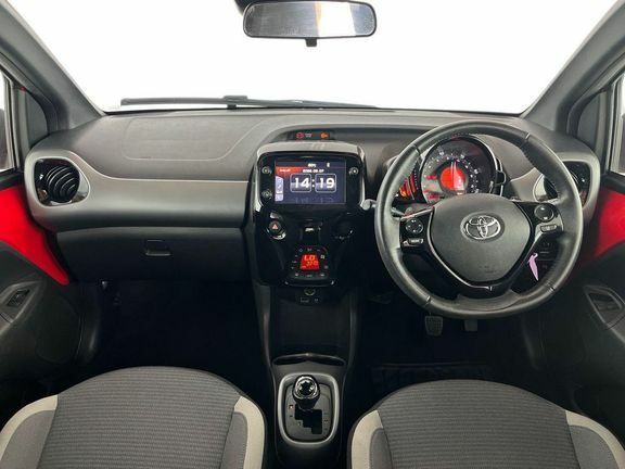 Toyota Aygo X X-play White #8