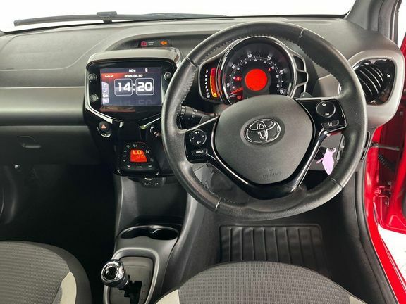 Toyota Aygo X X-play White #7