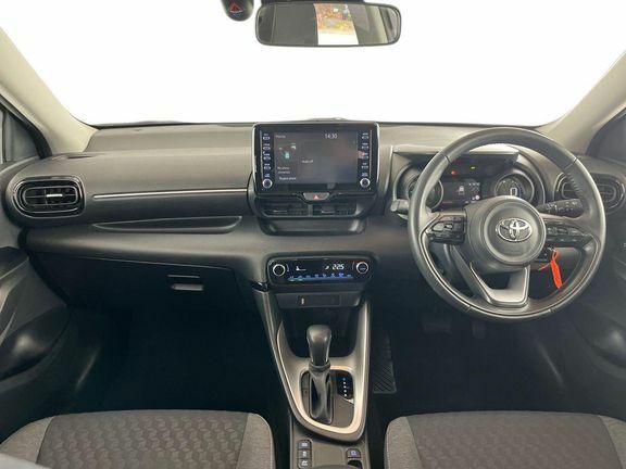 Toyota Yaris Design White #6