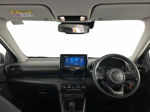 Toyota Yaris Icon White #6