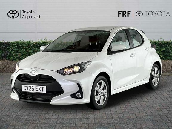 Toyota Yaris Icon White #3